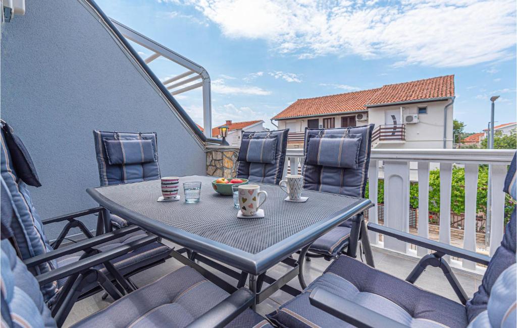 Nice Apartment In Pirovac With Wifi And 2 Bedrooms