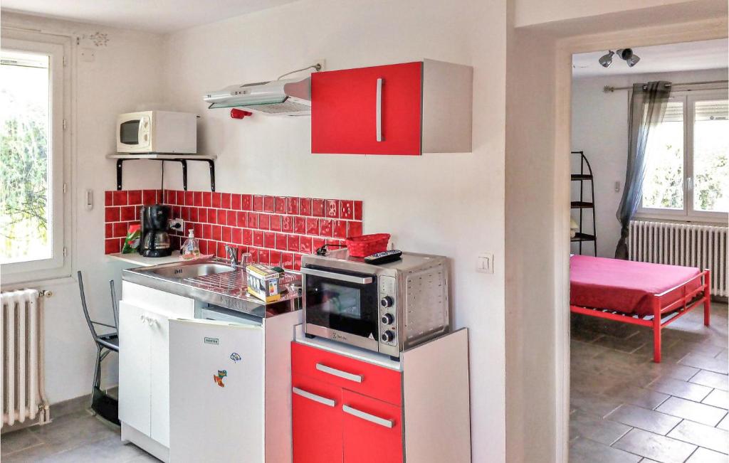 Awesome Apartment In Reauville With Wifi And 1 Bedrooms
