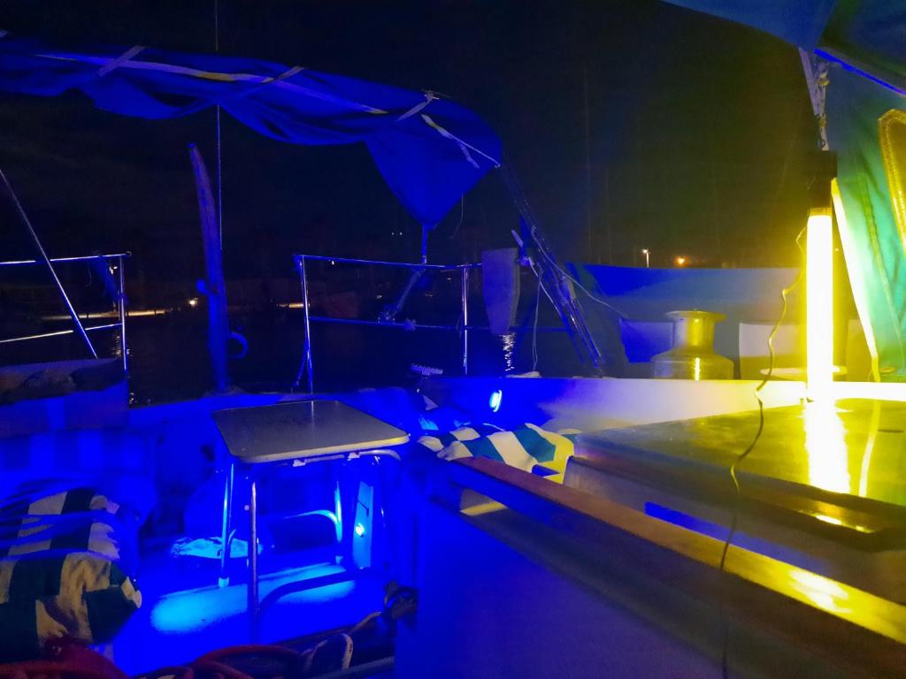 Voilier logement spacieux à louer au port - Gruissan Plage - 11 Aude photo 4
