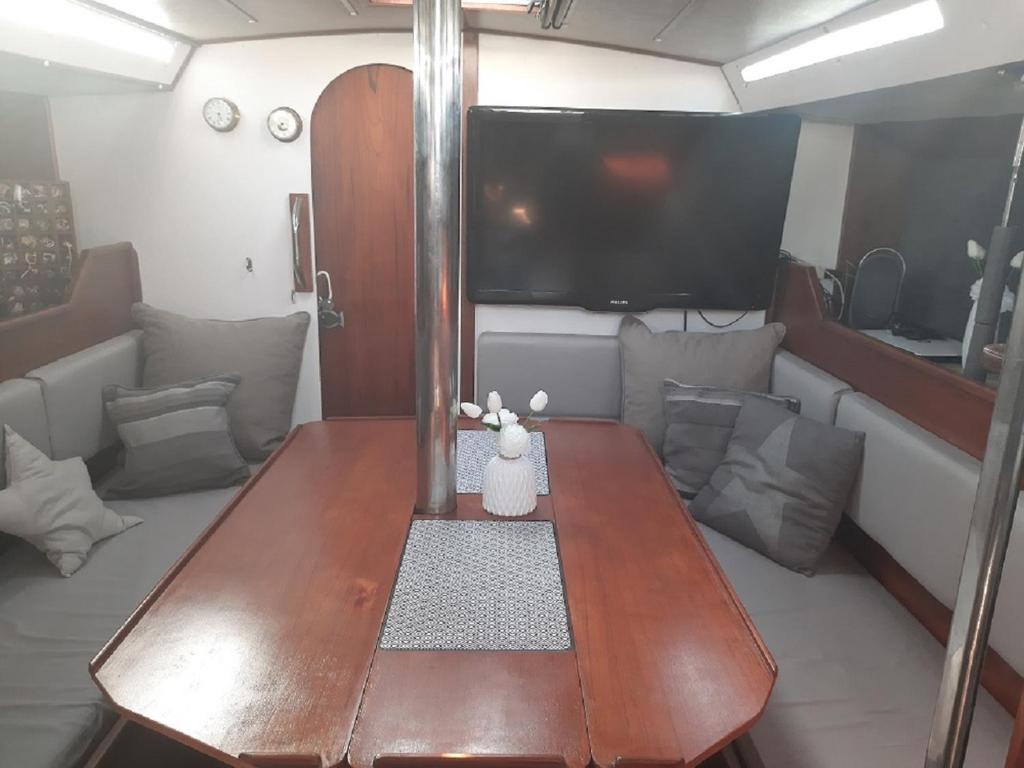Voilier logement spacieux à louer au port - Gruissan Plage - 11 Aude photo 1