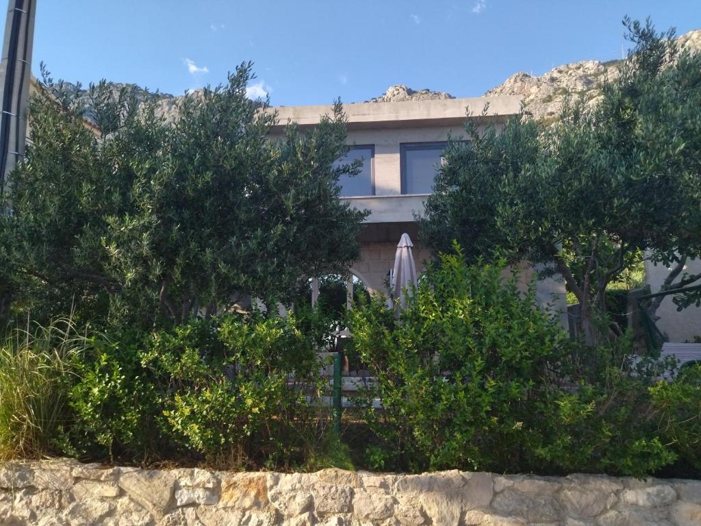 Holiday Home with free parking by the beach photo 2