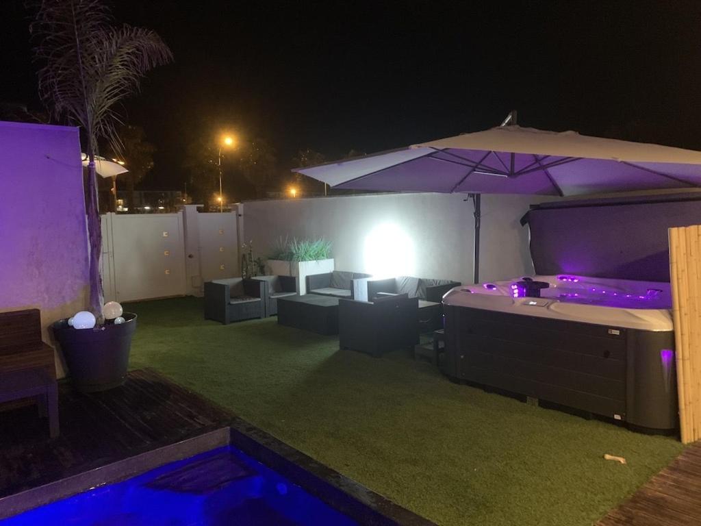 Maison de standing 200m2 avec piscine chauffée et jacuzzi à 2 pas de la plage et du centre ville avec massages relaxants en option photo 2