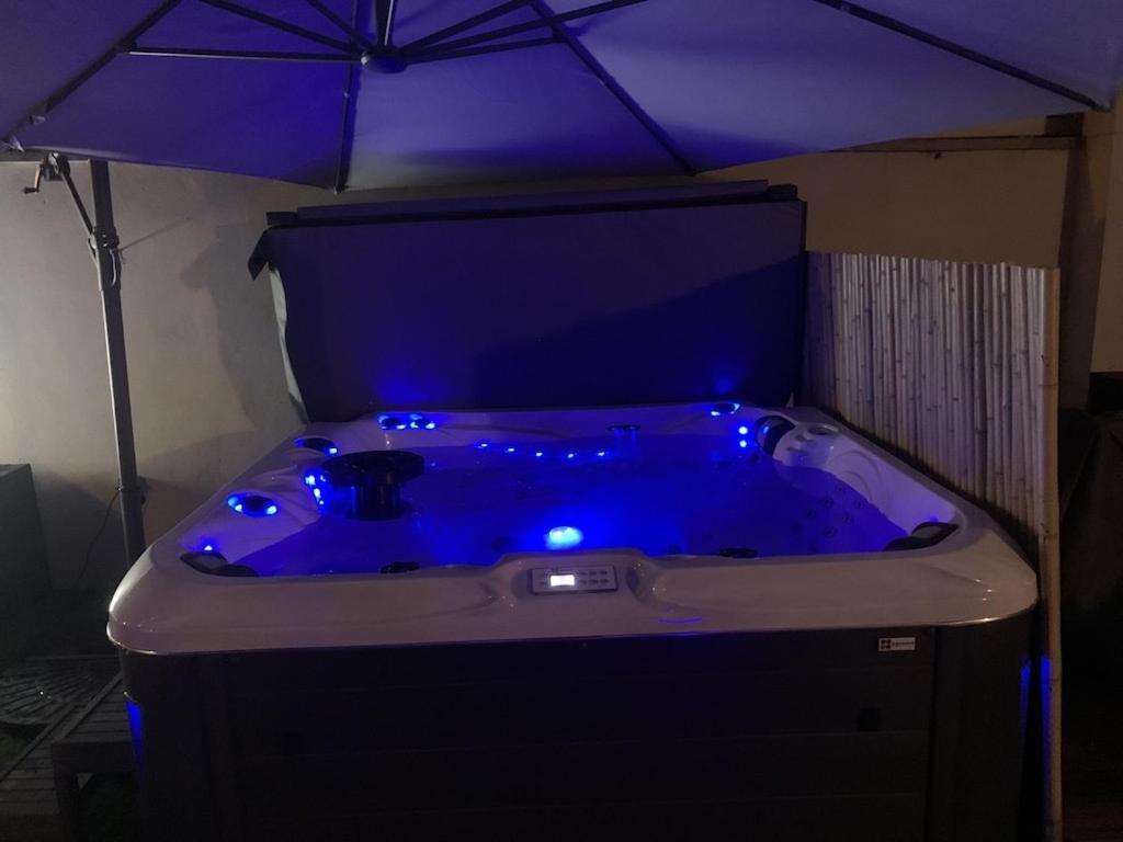 Maison de standing 200m2 avec piscine chauffée et jacuzzi à 2 pas de la plage et du centre ville avec massages relaxants en option photo 4