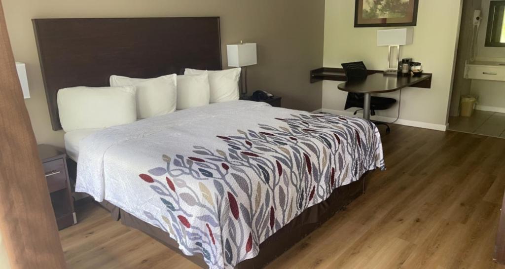 Red Roof Inn Clearfield photo 1