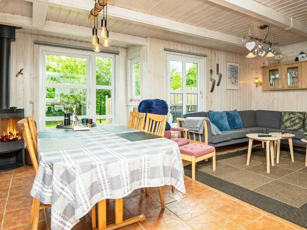 5 person holiday home in Hemmet photo 2
