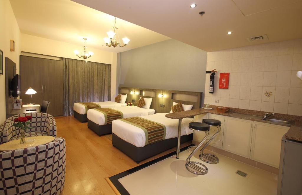 Студио (Трехместный номер-студио с мини-кухней), Апарт-отель Flora Hotel Apartments