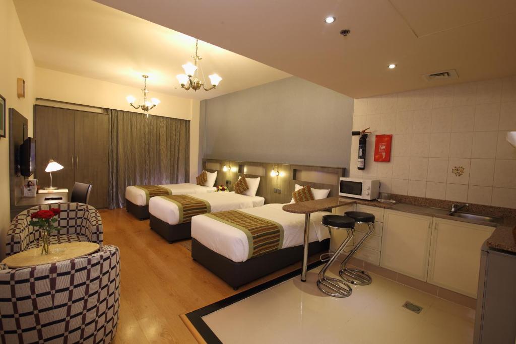 Студио (Трехместный номер-студио с мини-кухней), Апарт-отель Flora Hotel Apartments