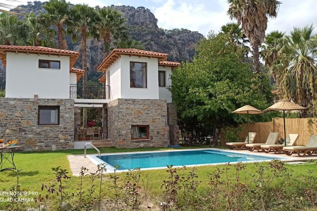 Villa Merry - Dalyan Stonehouse with Palmtrees, 50m to River photo 1