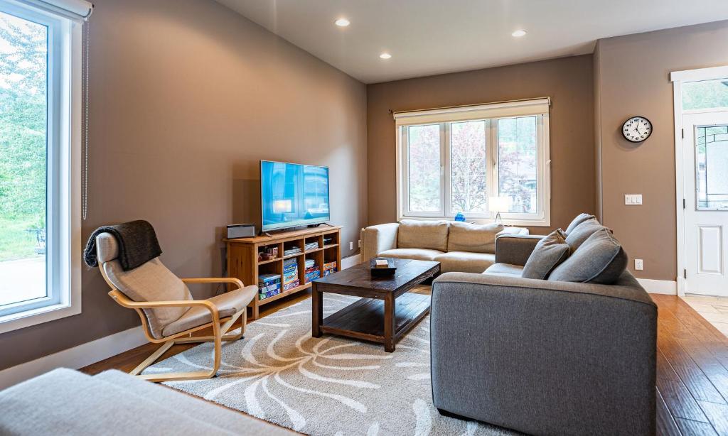 Aspen Lodge by Revelstoke Vacations photo 1