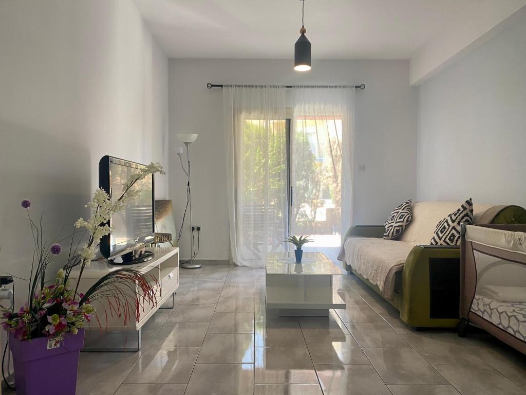 beautiful apartment near the sea and a large private garden photo 3