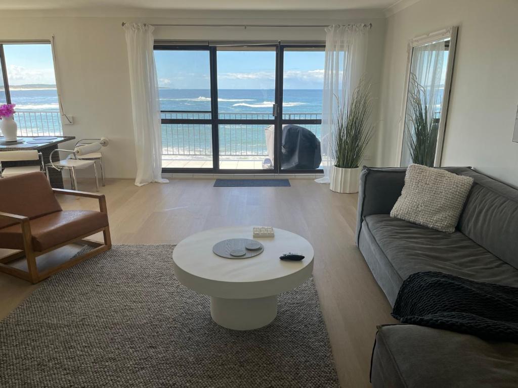 Beachfront Penthouse at The Entrance photo 3