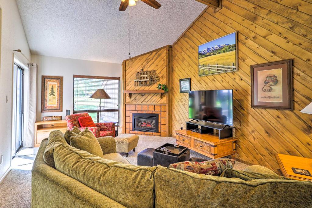 Cozy Pagosa Springs Retreat Fire Pit and Patio photo 2