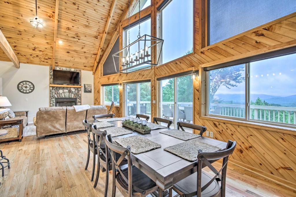 Huge Blairsville Cabin Game Room and Mtn View! photo 1