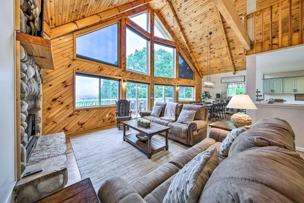 Huge Blairsville Cabin Game Room and Mtn View! photo 3
