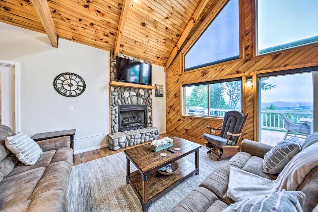 Huge Blairsville Cabin Game Room and Mtn View! photo 4