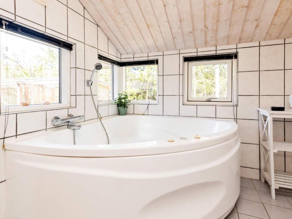 Four-Bedroom Holiday home in Fjerritslev 10 photo 2