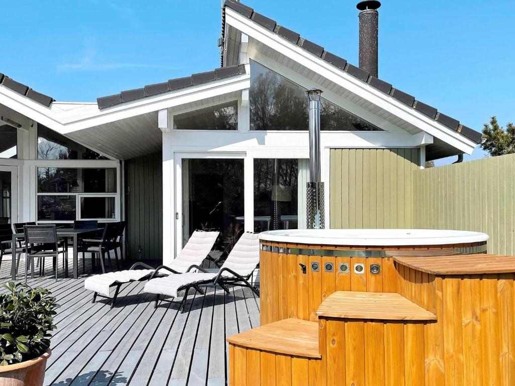 8 person holiday home in Dronningm lle photo 2