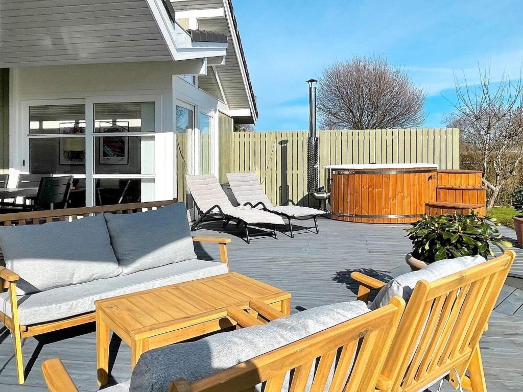 8 person holiday home in Dronningm lle photo 4