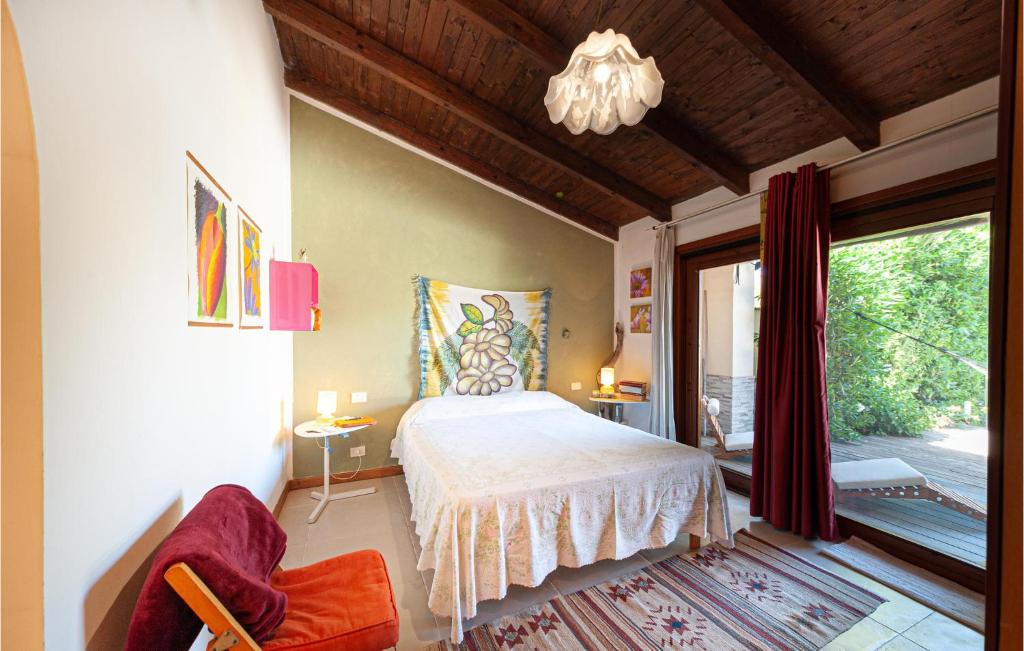 Stunning Home In Stintino With Jacuzzi, 2 Bedrooms And Wifi photo 3