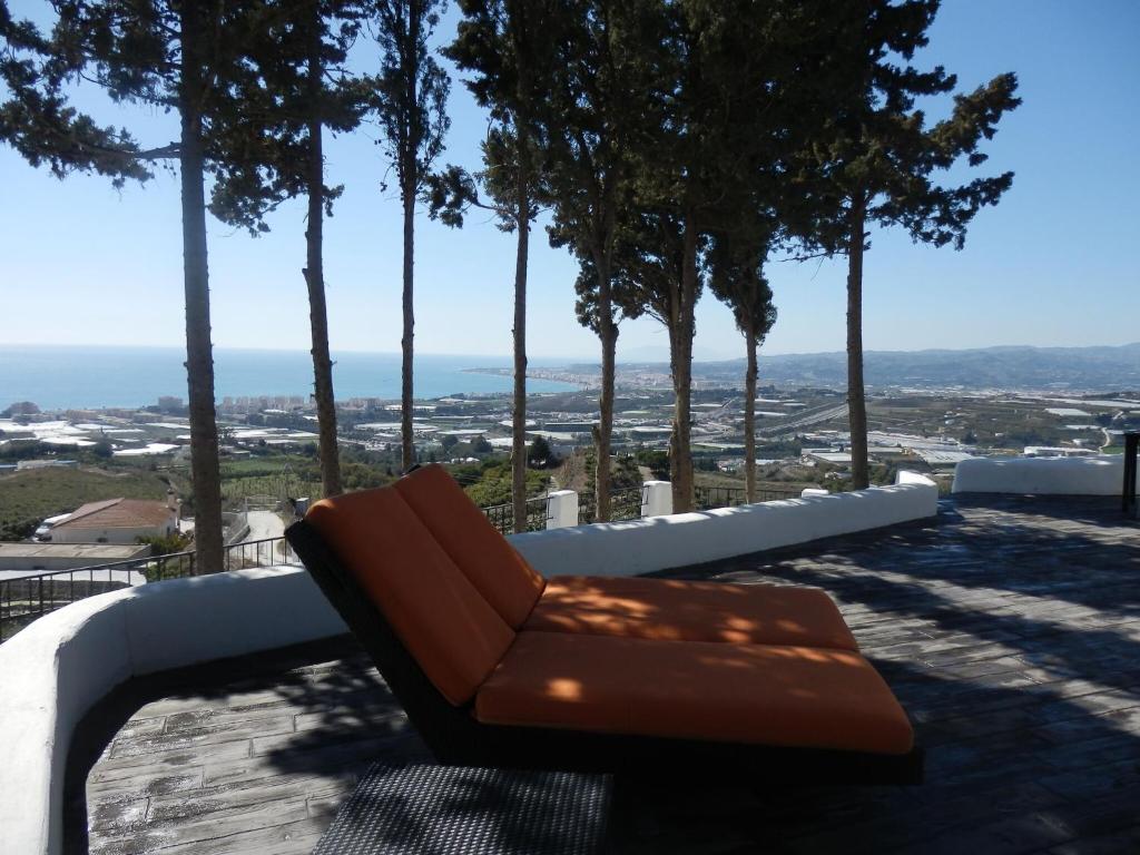 Appealing villa on the Costa del Sol with private pool photo 3
