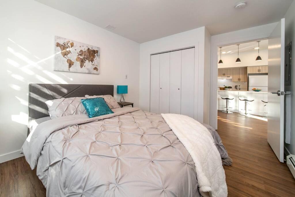 Stylish Close to D/T FREE parking King Bed 2bed photo 4