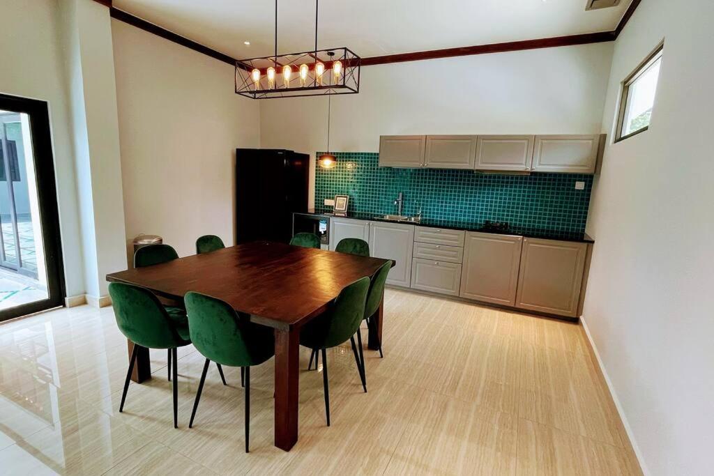 Villa Emerald: 3 Bedroom Pool Villa Near River photo 3