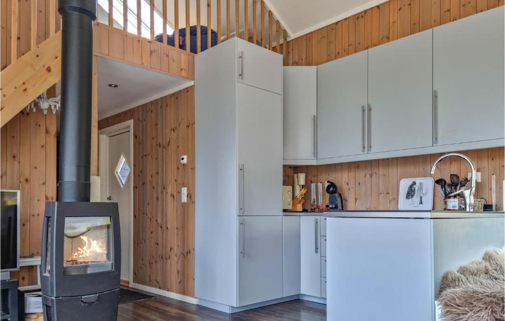 Stunning Home In Mykland With 4 Bedrooms photo 4