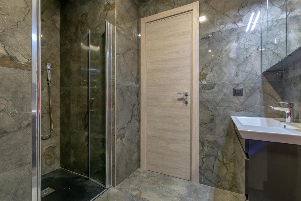 Empress apartment photo 1