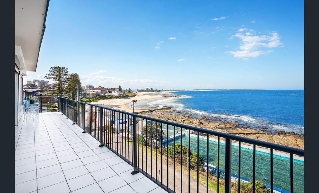 Beachfront Penthouse at The Entrance photo 2