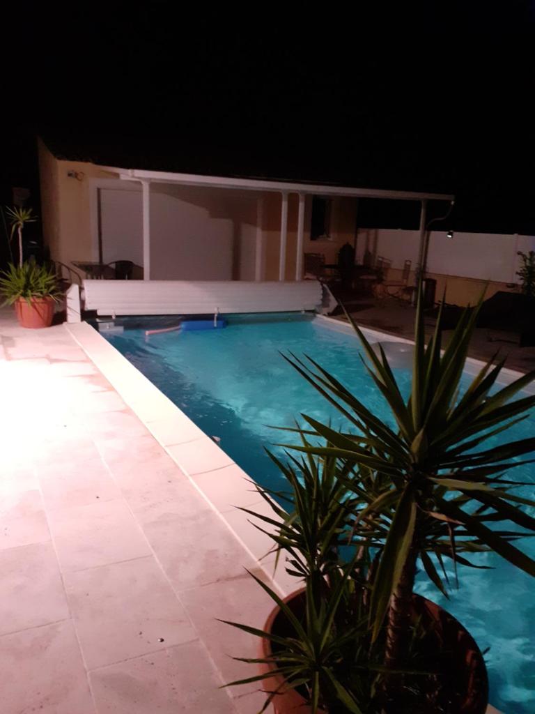 Studio sympa meublé avec parking privé et piscine photo 3