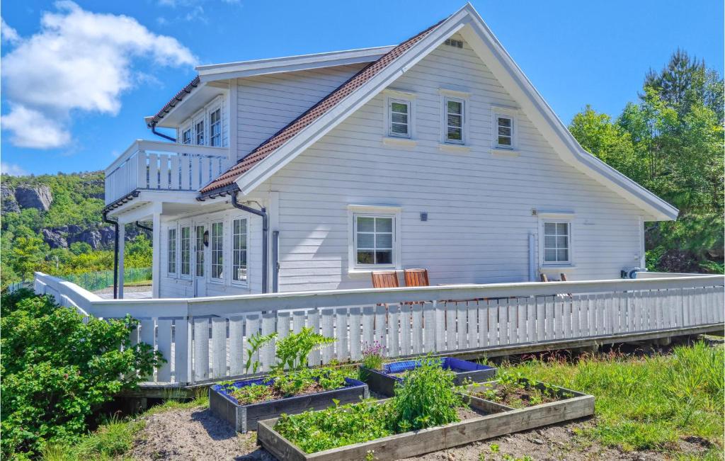 Stunning Home In Spangereid With Wifi And 4 Bedrooms