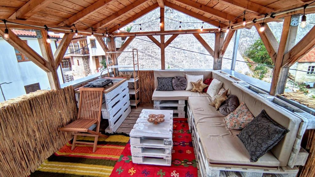 Traditional Home under the Fortress photo 4