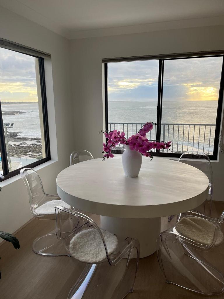 Beachfront Penthouse at The Entrance photo 4