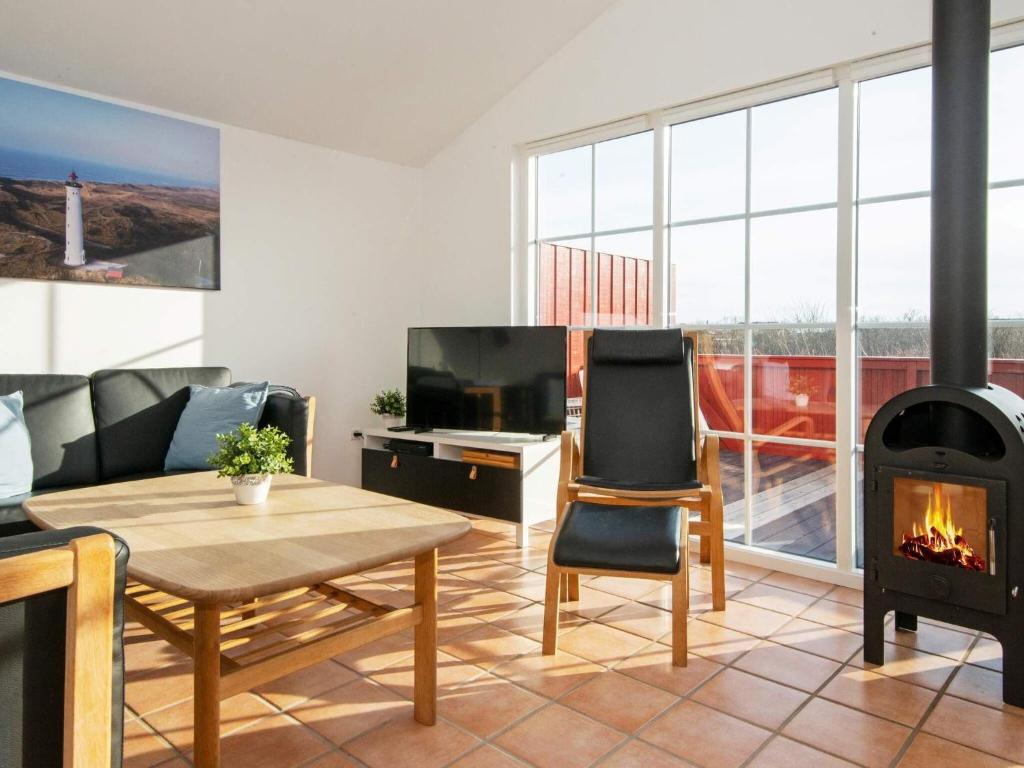 Three-Bedroom Holiday home in Hvide Sande 2 photo 3