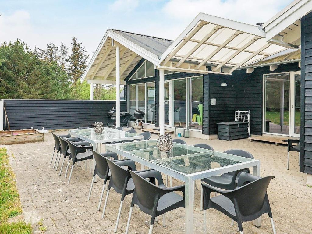Seven-Bedroom Holiday home in Ålbæk photo 2