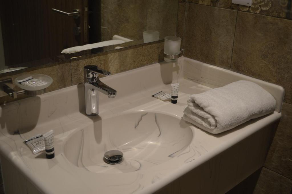 Terrace View 2 serviced apartments - Tap to explore photos