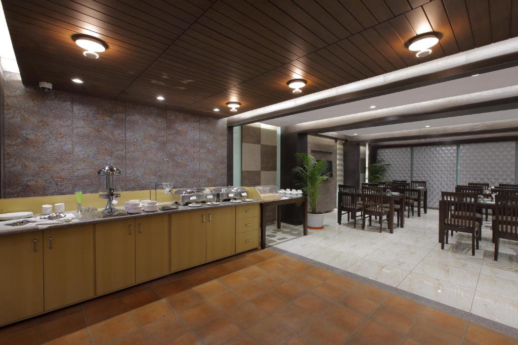 HOTEL THE LOTUS PARK photo 2