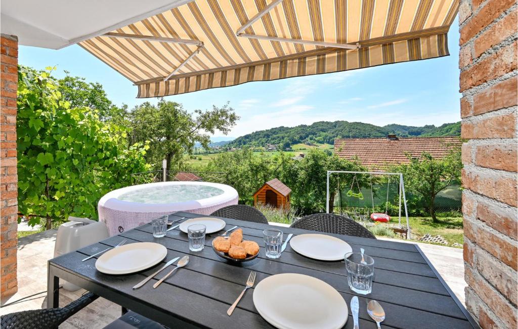 Stunning Home In Tuheljske Toplice With Jacuzzi, Wifi And 2 Bedrooms