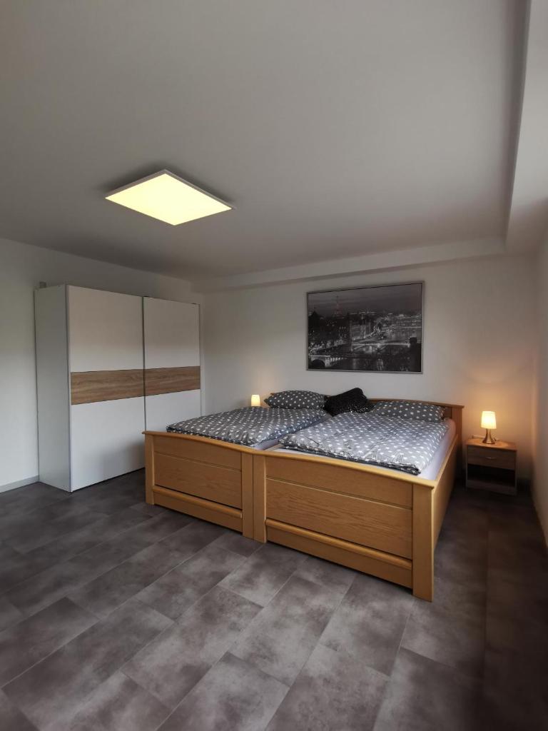 Moderne Wohnung mit Terrasse und eigenem Zugang.