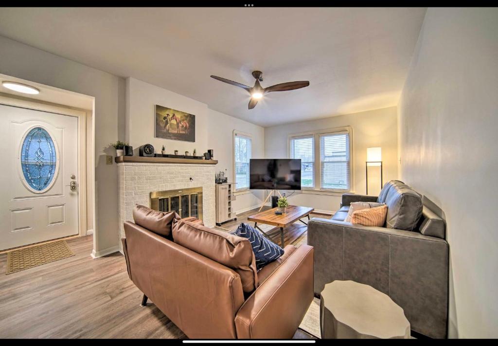 Modern Home • Family Friendly • Grill • Fireplace image
