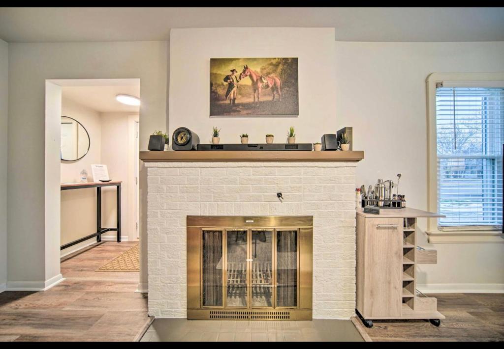 Modern Home • Family Friendly • Grill • Fireplace photo 1
