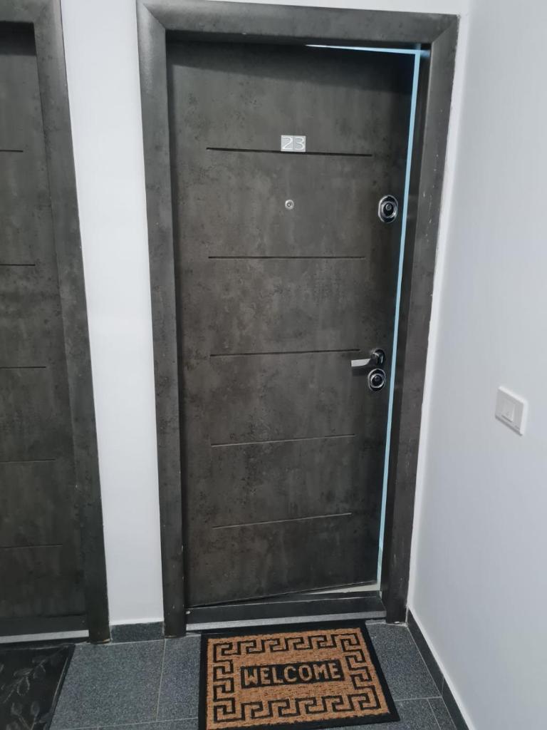 Deluxe 2 bedroom apartment with balcony and private parking photo 1