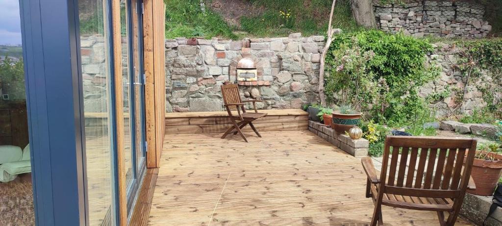 Stonehaven 2 Bedroom Seaside Cottage with Garden photo 4