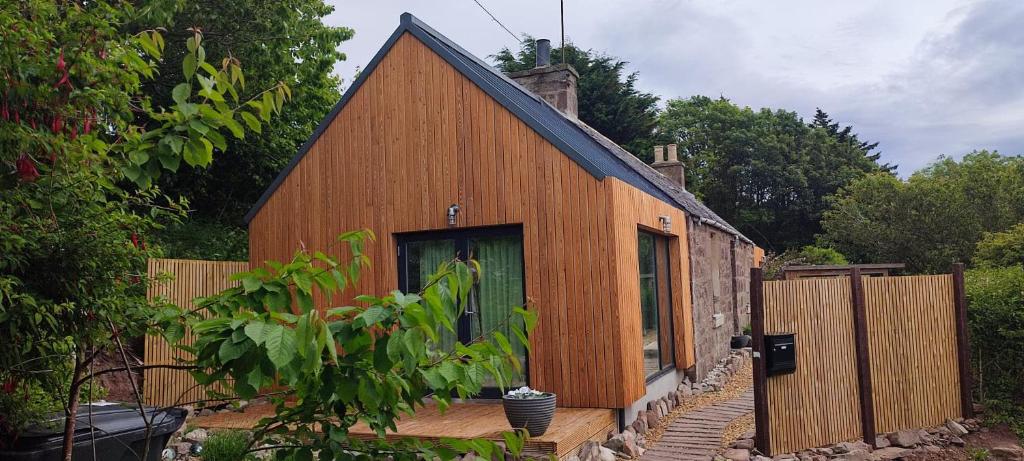 Stonehaven 2 Bedroom Seaside Cottage with Garden