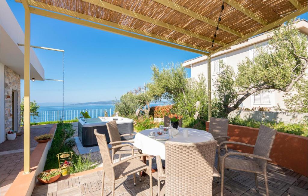 Beautiful Home In Baska Voda With 2 Bedrooms, Wifi And Jacuzzi photo 1