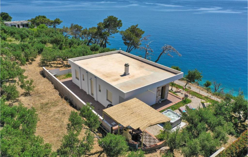 Beautiful Home In Baska Voda With 2 Bedrooms, Wifi And Jacuzzi photo 3