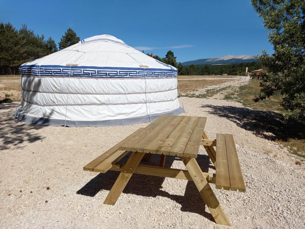 A Ventoux Yourte photo 4