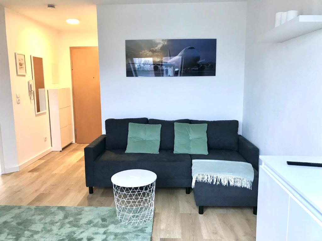 Helles und ruhiges Apartment direkt am Flughafen Leipzig Halle photo 3