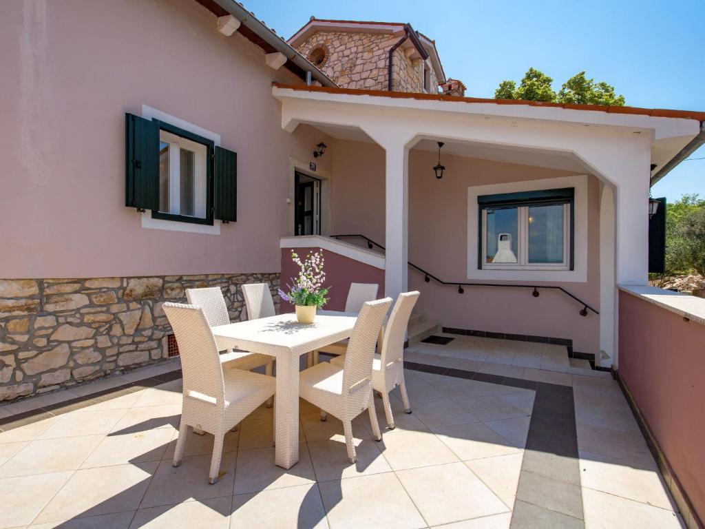 Apartment Rustica - LBN303 by Interhome photo 3