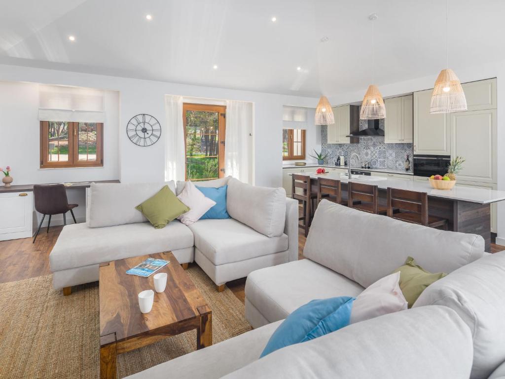 Holiday Home Luxury Beachside Villa Porto Bus-2 by Interhome photo 2